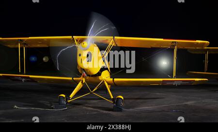 Die Bücker Bü 131 Jungmann ist ein zweiflügeliges Trainerflugzeug des deutschen Flugzeugherstellers Bücker Flugzeugbau. Stockfoto