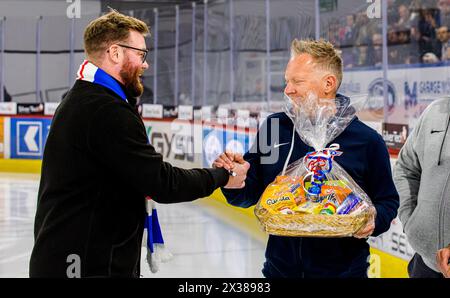 Der schwedische Eishockeyspieler Robin Figren, welcher auf die Saison 2019/2020 zum EHC Kloten kam, wird vor dem Zürcher Derby gegen die ZSC Lions dur Stockfoto