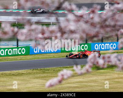 Suzuka Circuit, 5. April 2024: Carlos Sainz (ESP) von Ferrari und Kevin Magnussen (DEN) von der Haas F1 während des Formel-1-Grand Prix von Japan 2024. Stockfoto