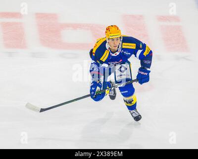 EHC Kloten Topskorer und Stürmer Jonathan Ang während dem Spiel gegen den ZSC Lions in der Stimo Arena. (Kloten, Schweiz, 22.10.2022) Stockfoto