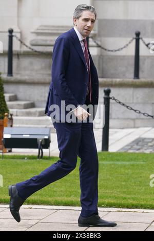 Taoiseach Simon Harris kam, um mit den Medien in den Regierungsgebäuden in Dublin über Investitionen in Studentenunterkünfte zu sprechen. Bilddatum: Donnerstag, 25. April 2024. Stockfoto