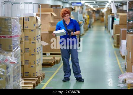 Mit Barcode-Leser verwendet, Lager, Hospital Donostia, San Sebastian, Gipuzkoa, Baskenland, Spanien Stockfoto
