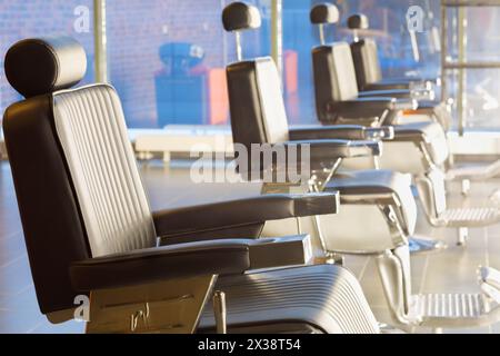 Sitzplätze im Umkleideraum mit Platz für Friseur und Make-up-Künstler Stockfoto