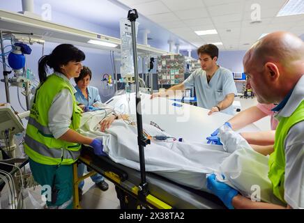 Patiententransporttrage, Notaufnahme, Krankenhaus Donostia, San Sebastian, Gipuzkoa, Baskenland, Spanien Stockfoto