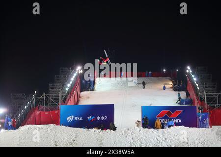 MOSKAU, RUSSLAND - 13. Februar 2016: FIS-Weltmeisterschaft in der Dunkelheit in Krylatskoje Stockfoto