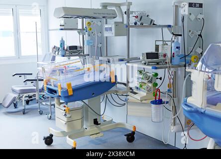 Inkubator, medizinische Versorgung, Neugeborenen-Intensivstation, ICU, Hospital Donostia, San Sebastian, Gipuzkoa, Baskenland, Spanien Stockfoto