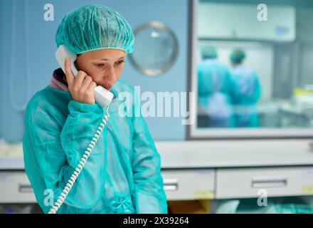 Vorbereitung der Medikamente, Apotheke, Krankenhaus Donostia, San Sebastian, Gipuzkoa, Reinraum, Baskisches Land, Spanien Stockfoto