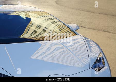 MOSKAU - 20. MAI 2016: Teil der weißen Lamborghini Huracan LP 610-4 Outdoor. Lamborghini Huracan ist der weltweit erste Serienwagen mit trägheitsnavigatio Stockfoto