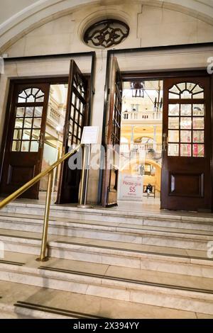 Bristol, England, 30. März 2024: Das Bristol Museum and Art Gallery Stockfoto