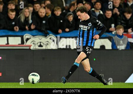 Brügge, Belgien. April 2024. Maxim de Cuyper (55) vom Club Brugge, aufgenommen während der Jupiler Pro League Saison 2023 - 2024 Spieltag 5 im Champions Play-off zwischen Club Brugge KV und KRC Genk am 24. April 2024 in Brügge. (Foto: David Catry/Isosport) Credit: Sportpix/Alamy Live News Stockfoto