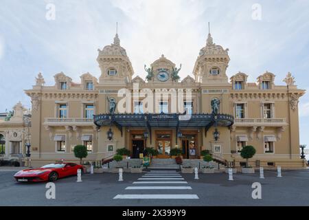 MONTE CARLO, MONACO - 3. August 2016: Casino Monte Carlo in Monaco. Das luxuriöseste Fürstentum-Gebäude Stockfoto