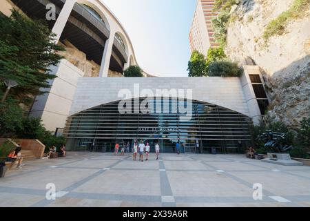 MONTE CARLO, MONACO - 3. August 2016: Bahnhof in Talstation und in Felsen von Monte Carlo - Monaco Stockfoto