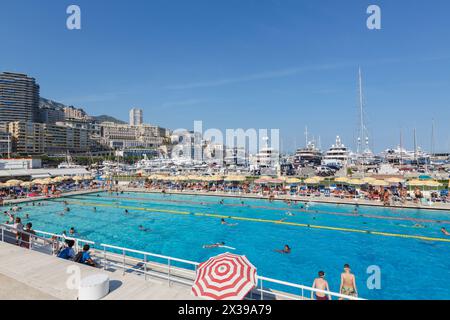 MONTE CARLO, MONACO - 3. August 2016: Stade Nautique Rainier III, Wassersportstadion im Freien, das sich im Herzen von Port Hercule befindet Stockfoto