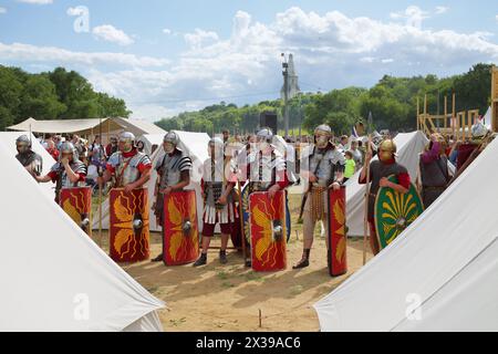 MOSKAU - 06. Juni 2015: Das römische Militärlager zu den Festzeiten und Epochen: Das antike Rom in Kolomenskoje Stockfoto