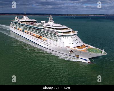 Jewel of the Seas ist ein von Royal Caribbean International betriebenes Kreuzschiff der Radiance-Klasse. Stockfoto