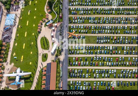 Luftbild, Spielparadies Freizeitpark Irrland, Parkplätze, bemalte Flugzeuge, Twisteden, Kevelaer, Niederrhein, Nordrheon-Westfalen, Deutschland ACHTUNGxMINDESTHONORARx60xEURO *** Luftansicht, Spielparadies Vergnügungspark Irrland, Parkplätze, bemalte Flugzeuge, Twisteden, Kevelaer, Niederrhein, Nordrhein-Westfalen, Deutschland ACHTUNGxMINDESTHONORARx60xEURO Stockfoto