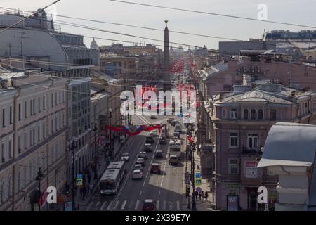 ST. PETERSBURG, RUSSLAND - 7. MAI 2016: Obelisken-Heldenstadt Leningrad auf dem Platz der Rebellion Stockfoto