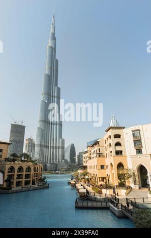 DUBAI, VAE – 21. JAN 2017: Burj Khalifa, Dubai, belegt den fünften Platz im Emporis-Ranking der Weltstädte mit der größten Anzahl an Wolkenkratzern Stockfoto