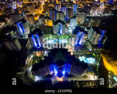 ALANYA, TÜRKEI - 16. August 2015: Bereich des Komplexes My Marine Residence at Night, Luftbild Stockfoto