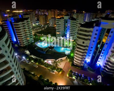 ALANYA, TÜRKEI - 16. August 2015: Territorium des Komplexes My Marine Residence at Night, Luftbild Stockfoto
