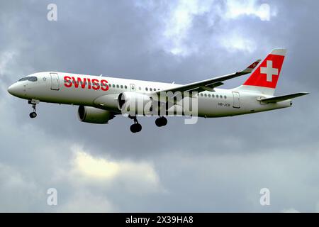 REKORDDATUM NICHT ANGEGEBEN Swiss HB-JCB Swiss Bombardier CSeries CS300 BD-500-1A11 landet am Flughafen Kloten, Zürich Copyright: XSergioxBrunettix Stockfoto