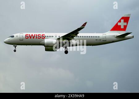 REKORDDATUM NICHT ANGEGEBEN Swiss HB-JCB Swiss Bombardier CSeries CS300 BD-500-1A11 landet am Flughafen Kloten, Zürich Copyright: XSergioxBrunettix Stockfoto