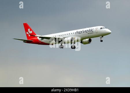 REKORDDATUM NICHT ANGEGEBEN Eine Helvetic Airways Embraer ERJ-190AR Registrierung HB-JVT landet am Flughafen Zürich Kloten Copyright: XSergioxBrunettix Stockfoto