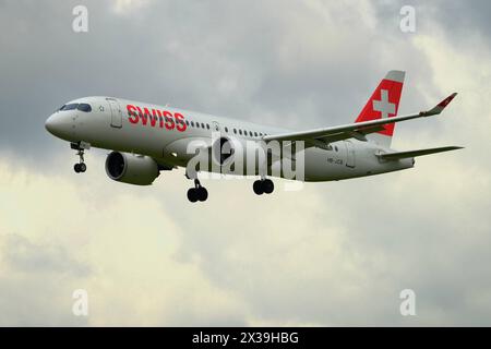 REKORDDATUM NICHT ANGEGEBEN Swiss HB-JCB Swiss Bombardier CSeries CS300 BD-500-1A11 landet am Flughafen Kloten, Zürich Copyright: XSergioxBrunettix Stockfoto