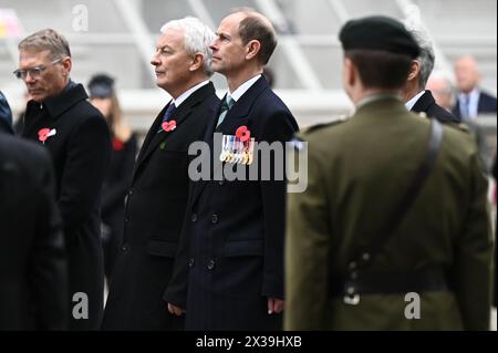 London, Großbritannien. April 2024. Prinz Edward, der Herzog von Edinburgh, nimmt an der ANZAC Day Zeremonie im Cenotaph Teil. (Foto: Robin Pope/NurPhoto) Credit: NurPhoto SRL/Alamy Live News Stockfoto