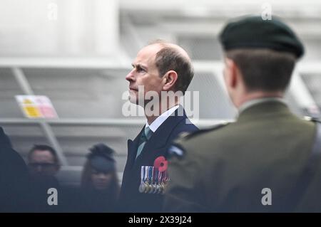 London, Großbritannien. April 2024. Prinz Edward, der Herzog von Edinburgh, nimmt an der ANZAC Day Zeremonie im Cenotaph Teil. (Foto: Robin Pope/NurPhoto) Credit: NurPhoto SRL/Alamy Live News Stockfoto
