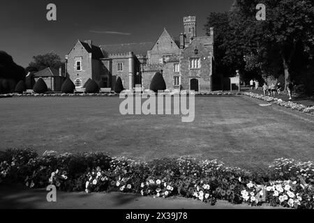 Frühlingsblumen in Ayscoughfee Hall and Gardens; Spalding Town; Lincolnshire; England; Großbritannien Stockfoto