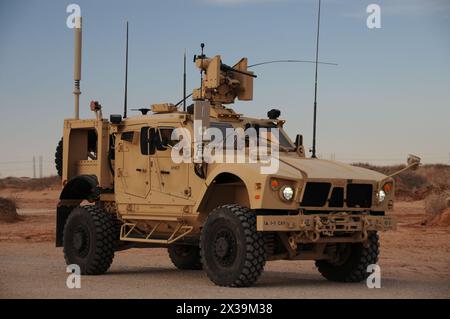 US Army M-ATV in der Wüste Stockfoto