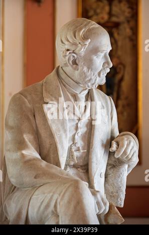 Die Marmorstatue von Tomas Terry in der Eingangshalle des Tomas Terry Theaters im Zentrum von Cienfuegos, Kuba Stockfoto