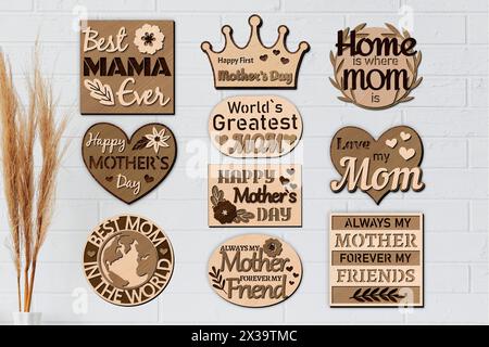 Die digitalen mehrschichtigen Layoutdateien des Muttertags sind speziell für Laserschneidmaschinen, CNC-Fräsmaschinen und andere Schneidemaschinen vorbereitet. Stock Vektor