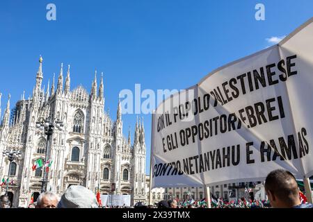 Mailand, Italien - 25. april 2024 - corteo feiert den Jahrestag der Befreiung Italiens von Nazismus und Faschismus und fordert den Weltfrieden - Credit: Kines Milano/Alamy Live News Stockfoto