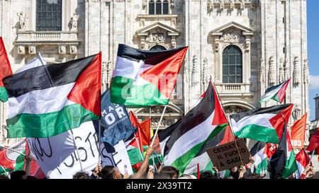 Mailand, Italien - 25. april 2024 - corteo feiert den Jahrestag der Befreiung Italiens von Nazismus und Faschismus und fordert den Weltfrieden - Credit: Kines Milano/Alamy Live News Stockfoto