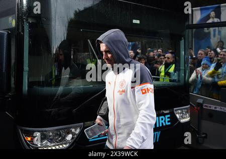 Jack Grealish aus Manchester City kommt vor dem Spiel der Premier League im American Express Stadium in Brighton an. Bilddatum: Donnerstag, 25. April 2024. Stockfoto