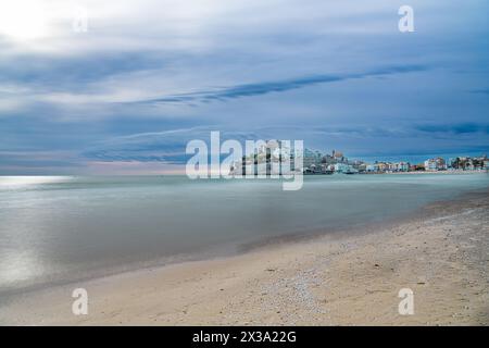 Blick auf die Burg Peñiscola, Provinz Castellón, Valencianische Gemeinde, Spanien Stockfoto