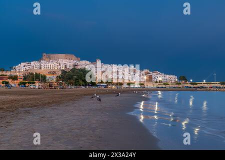 Blick auf die Burg Peñiscola, Provinz Castellón, Valencianische Gemeinde, Spanien Stockfoto