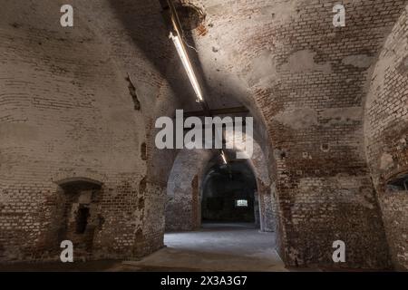 Tunnel einer historischen Festung. Stockfoto