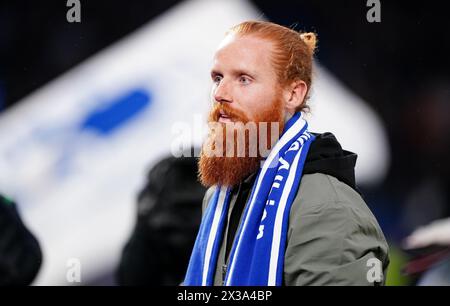 „Hardest Geezer“ Russ Cook vor dem Spiel der Premier League im American Express Stadium in Brighton. Bilddatum: Donnerstag, 25. April 2024. Stockfoto