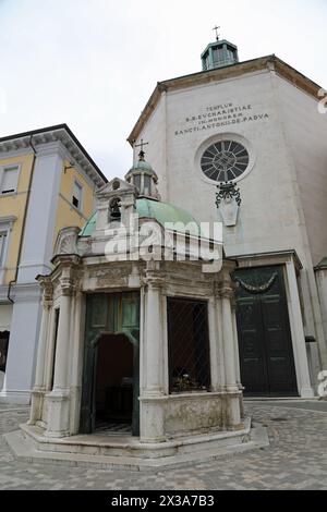 Kapelle des Heiligen Antonio am Platz der drei Märtyrer in Rimini Stockfoto