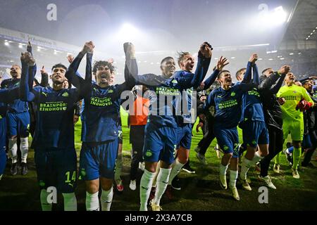 HEERENVEEN - PSV-Spieler nach dem niederländischen Eredivisie-Spiel zwischen sc Heerenveen und PSV Eindhoven im Abe Lenstra Stadium am 25. April 2024 in Heerenveen, Niederlande. ANP OLAF KRAAK Stockfoto