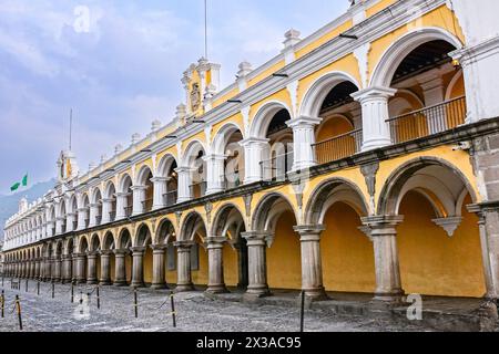 Das Nationalmuseum für guatemaltekische Kunst im historischen Hauptmann-General-Palast auf der zentralen plaza in Antigua, Guatemala. Stockfoto