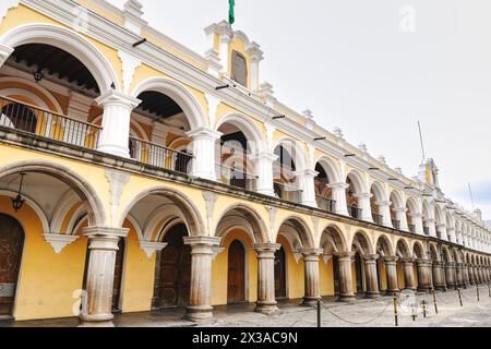 Das Nationalmuseum für guatemaltekische Kunst im historischen Hauptmann-General-Palast auf der zentralen plaza in Antigua, Guatemala. Stockfoto