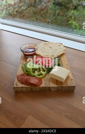 Hausgemachte Pizzazutaten, Essenskits für zuhause oder für einen lustigen Familienabend. Stockfoto