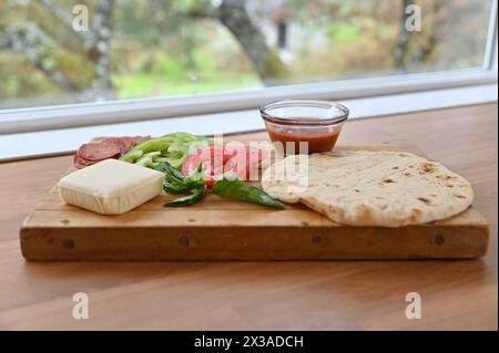 Hausgemachte Pizzazutaten, Essenskits für zuhause oder für einen lustigen Familienabend. Stockfoto