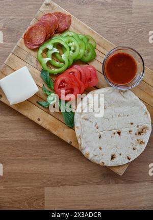 Hausgemachte Pizzazutaten, Essenskits für zuhause oder für einen lustigen Familienabend. Stockfoto