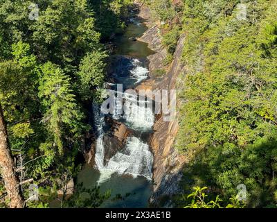 Die malerische Wasserfälle im Tallulah Falls State Park in Georgia, USA an einem sonnigen Tag. Stockfoto