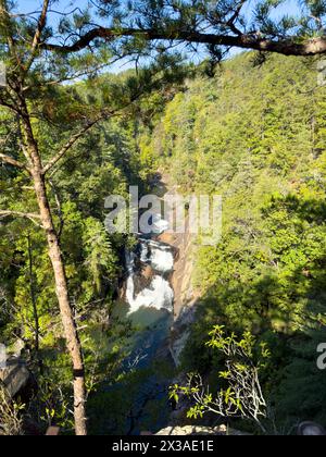 Die malerische Wasserfälle im Tallulah Falls State Park in Georgia, USA an einem sonnigen Tag. Stockfoto